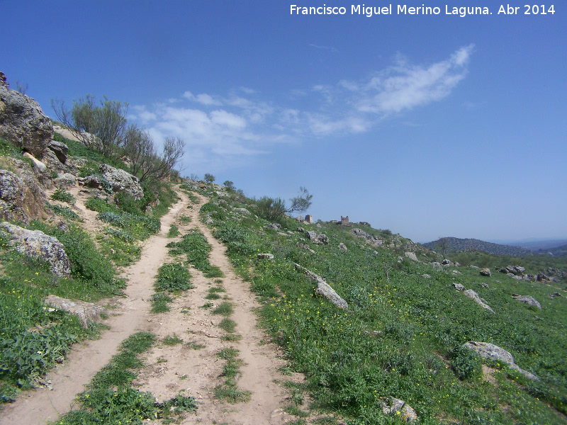 Oppidum de Giribaile. Puerta Sur - Oppidum de Giribaile. Puerta Sur. Camino carretero