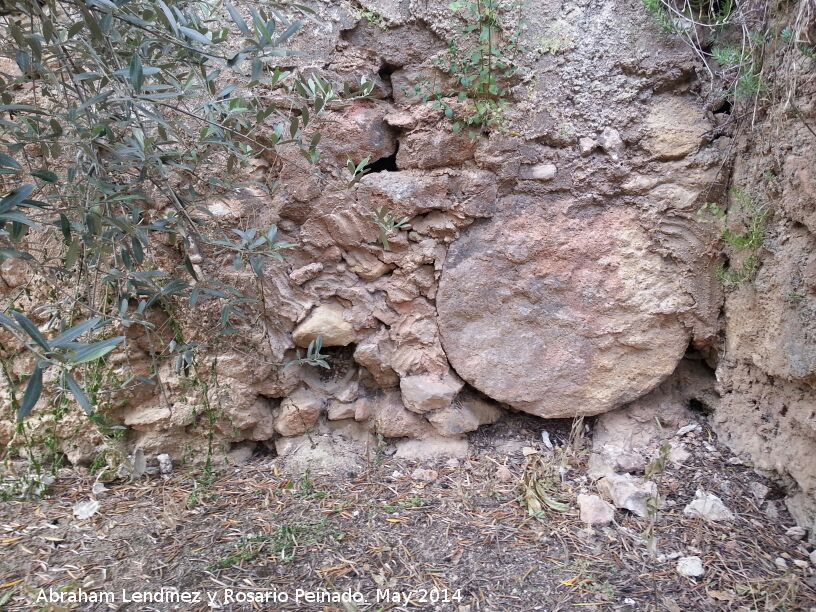 Casera de los Frailes - Casera de los Frailes. Columna empotrada en el muro