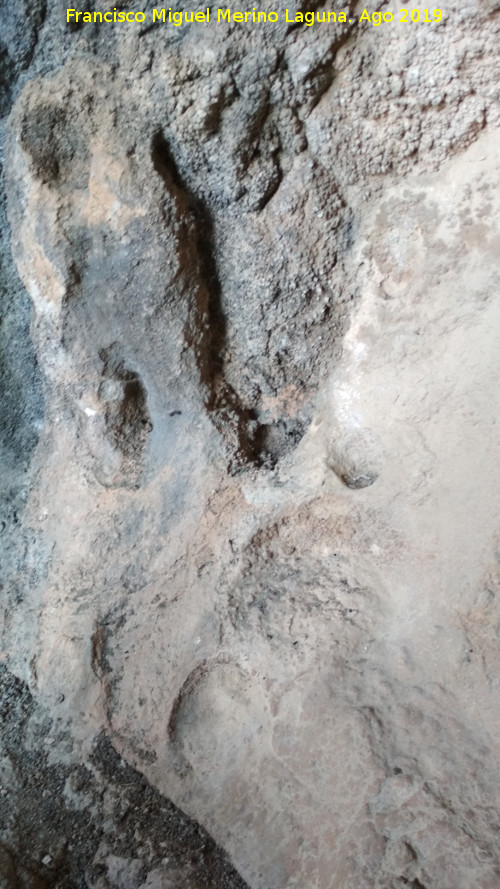 Pinturas rupestres de la Cueva de Ro Fro - Pinturas rupestres de la Cueva de Ro Fro. Posibles cazoletas