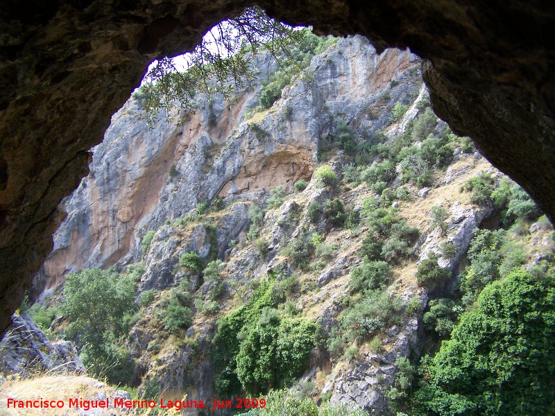 Pinturas rupestres de la Cueva de Ro Fro - Pinturas rupestres de la Cueva de Ro Fro. Vista desde la cueva