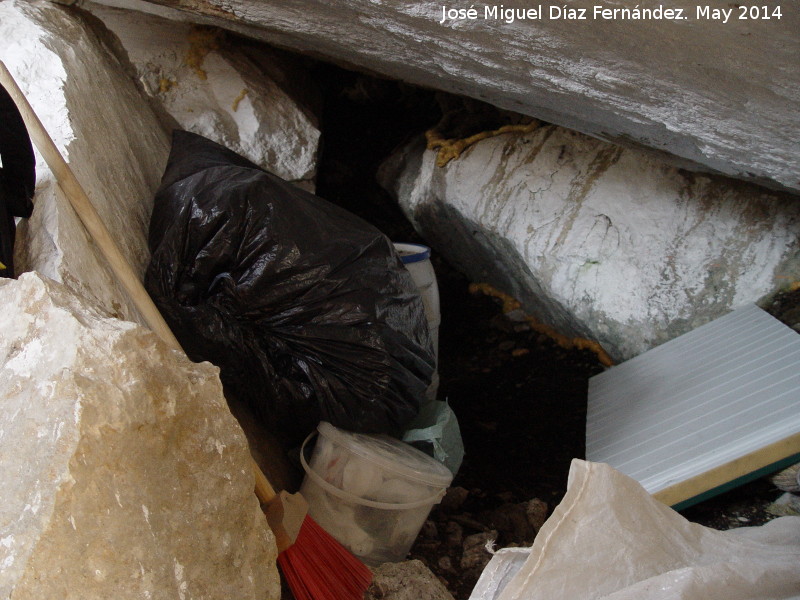 Cueva del Yedrn - Cueva del Yedrn. Basura