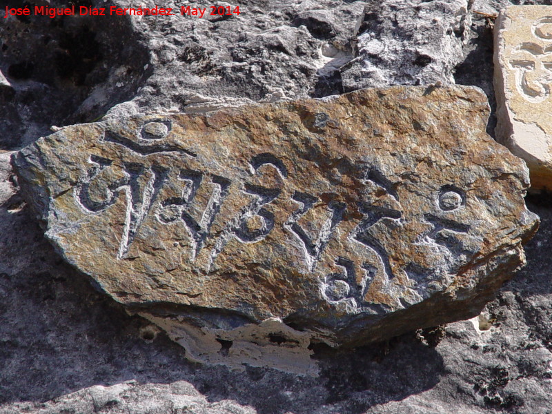 Cueva del Yedrn - Cueva del Yedrn. Inscripcin en sanscrito