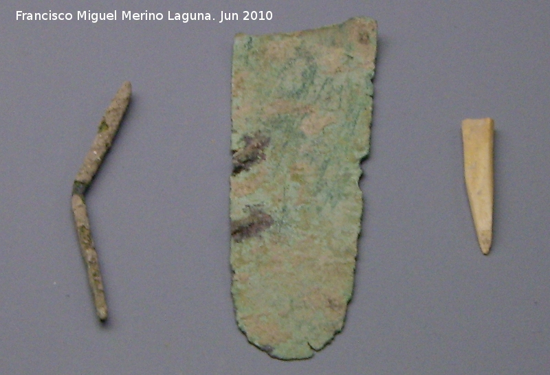 Marroques Altos - Marroques Altos. Punzones y fragmento de espada. Museo Provincial