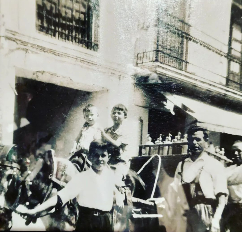 Calle Joaqun Tenorio - Calle Joaqun Tenorio. Foto antigua. Fausto Olivares el de las gaseosas y su famosa burra