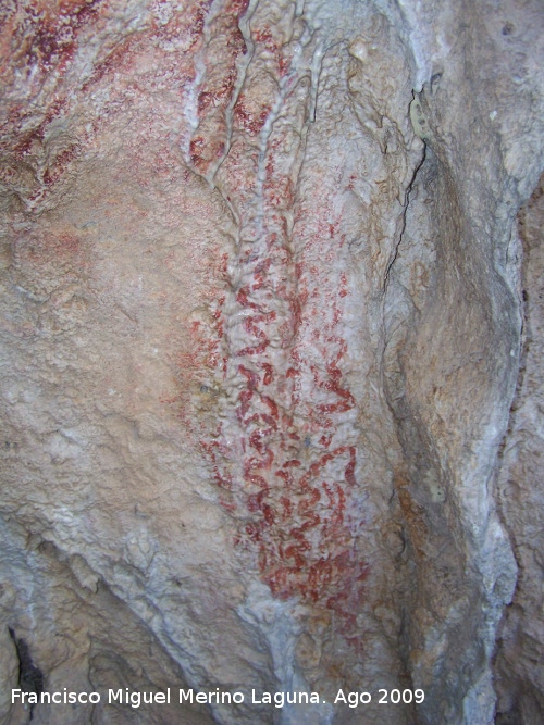 Pinturas rupestres del Poyo Bernab Grupo V - Pinturas rupestres del Poyo Bernab Grupo V. Lneas en zigzag