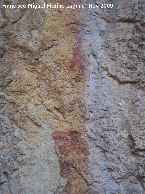 Pinturas rupestres del Poyo Bernab Grupo VI - Pinturas rupestres del Poyo Bernab Grupo VI. Cabra ascendiendo en vertical y figura
