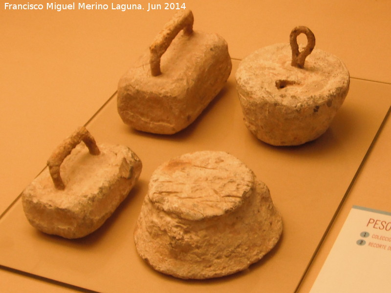 Pesas de plomo romanas - Pesas de plomo romanas. Museo de Artes y Costumbres Populares de Jan