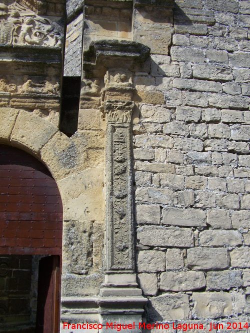 Castillo de Sabiote. Puerta de entrada - Castillo de Sabiote. Puerta de entrada. Pilastra