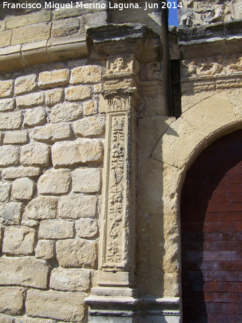 Castillo de Sabiote. Puerta de entrada - Castillo de Sabiote. Puerta de entrada. Pilastra