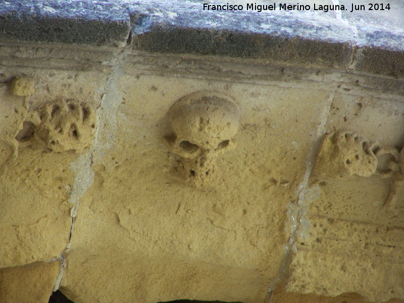 Castillo de Sabiote. Puerta Interior - Castillo de Sabiote. Puerta Interior. Calavera