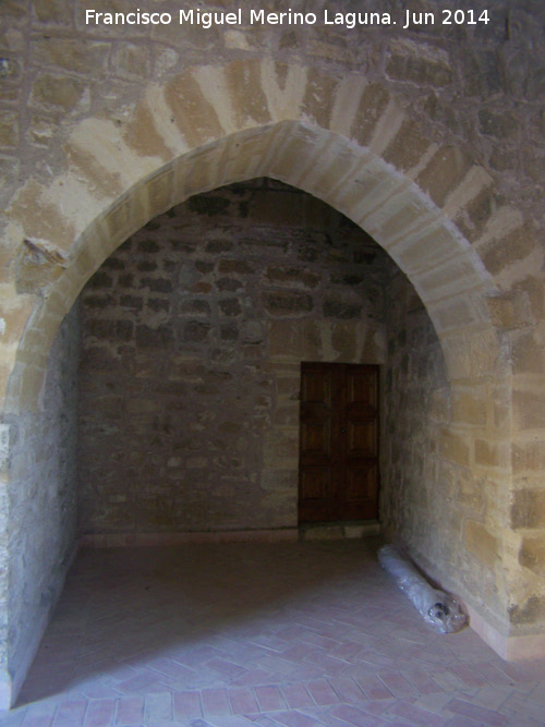 Castillo de Sabiote. Torre Abaluardada - Castillo de Sabiote. Torre Abaluardada. Arco apuntado