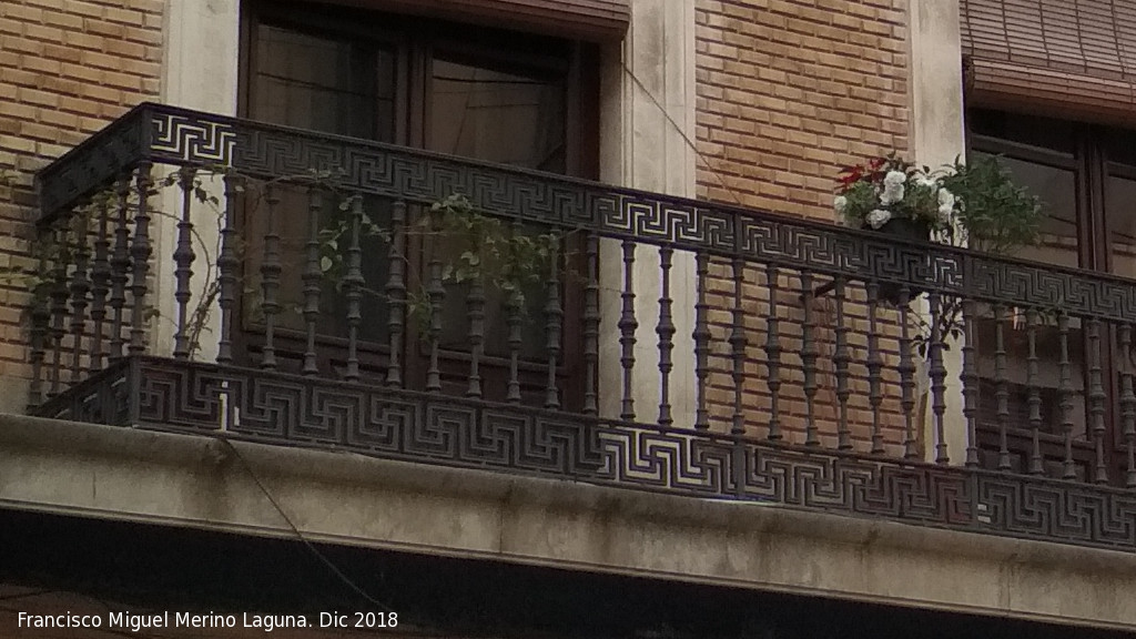 Edificio de la Calle Bernab Soriano n 20 - Edificio de la Calle Bernab Soriano n 20. Detalle del balcn corrido