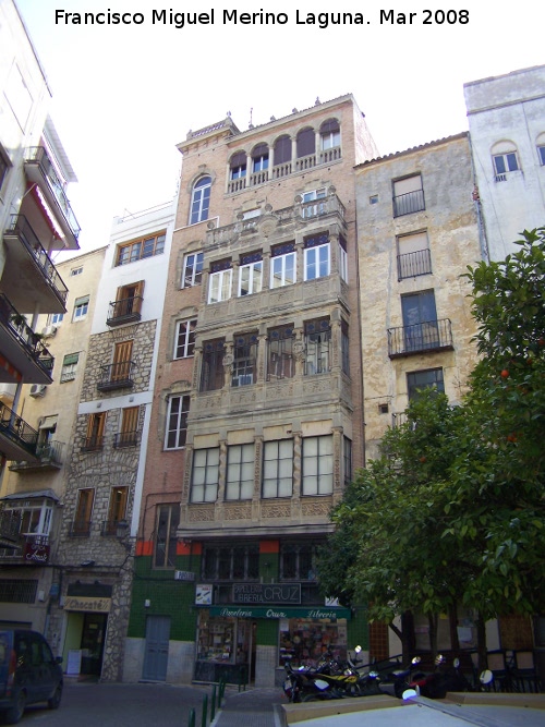 Casa de las Caritides - Casa de las Caritides. Fachada a la Plaza del Psito