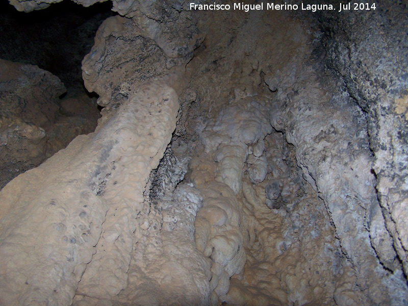 Cuevas del Picn - Cuevas del Picn. Formaciones calizas