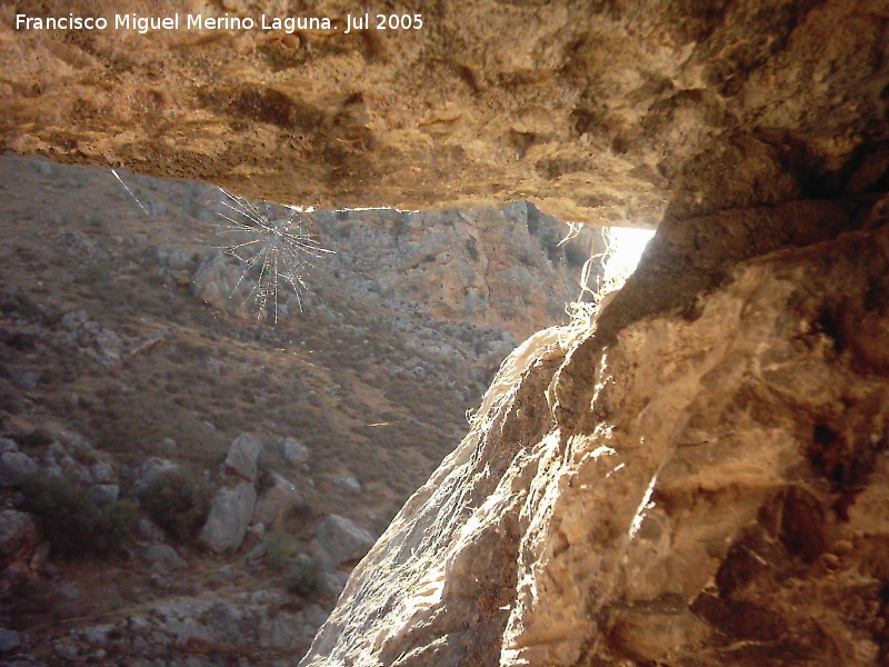 Poyo de La Veleta - Poyo de La Veleta. Cueva en el Poyo