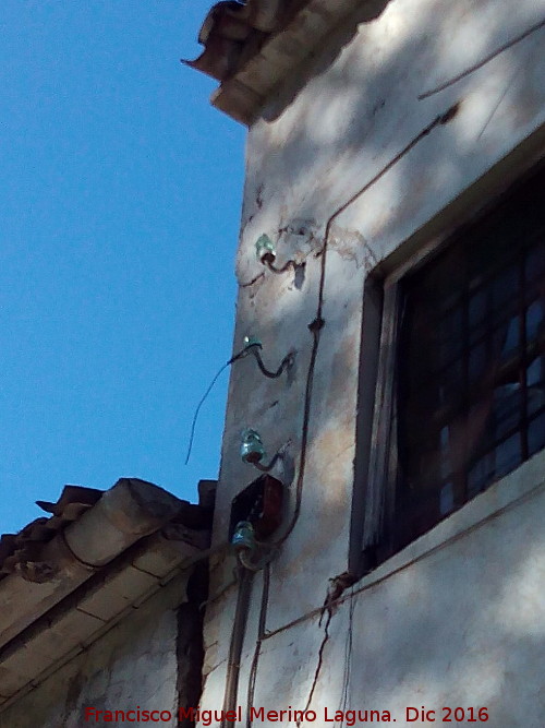 Casera de Otiar - Casera de Otiar. Restos de la electrificacin de la vivienda