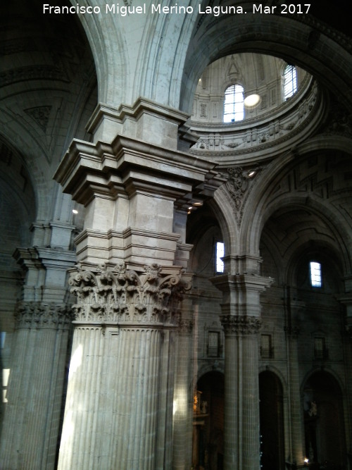 Catedral de Jan. Columnas - Catedral de Jan. Columnas. 