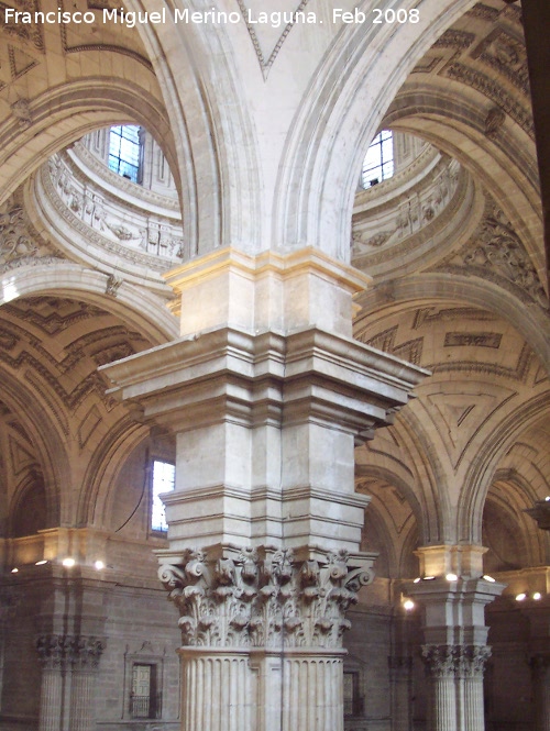 Catedral de Jan. Columnas - Catedral de Jan. Columnas. 