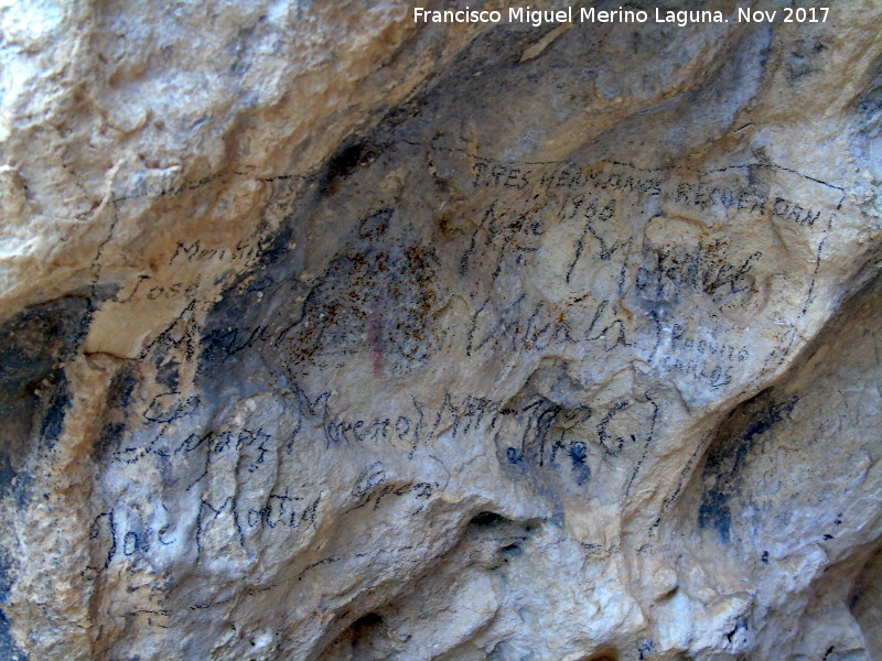 Cueva de la Graja - Cueva de la Graja. Graffitis histricos