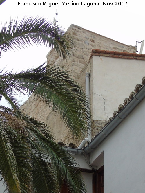 Castillo de Jimena - Castillo de Jimena. Torre del Homenaje desde el patio de armas