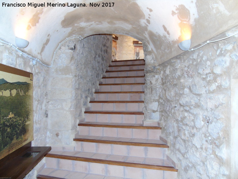 Castillo de Jimena - Castillo de Jimena. Escaleras de acceso al habitculo superior