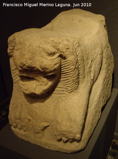 Cerro Alcal - Cerro Alcal. Len con cabeza de bvido entre las garras. Siglos II-I a.C. Museo Arqueolgico Provincial de Jan