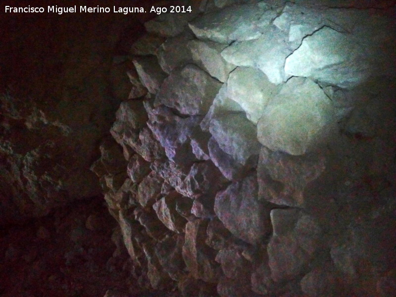 Cueva del Zumbel Bajo - Cueva del Zumbel Bajo. Muro artificial