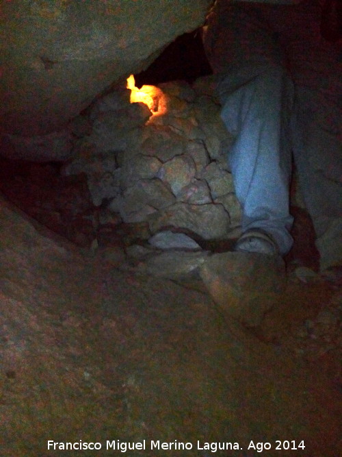 Cueva del Zumbel Bajo - Cueva del Zumbel Bajo. Muro artificial