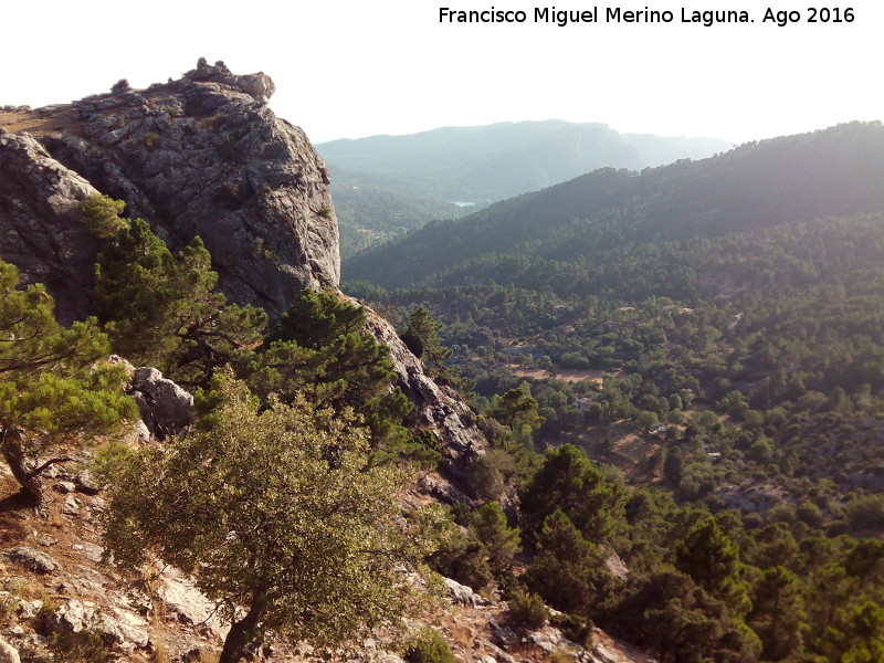 Lancha de la Escalera - Lancha de la Escalera. Vistas hacia el Pantano del Aguascebas