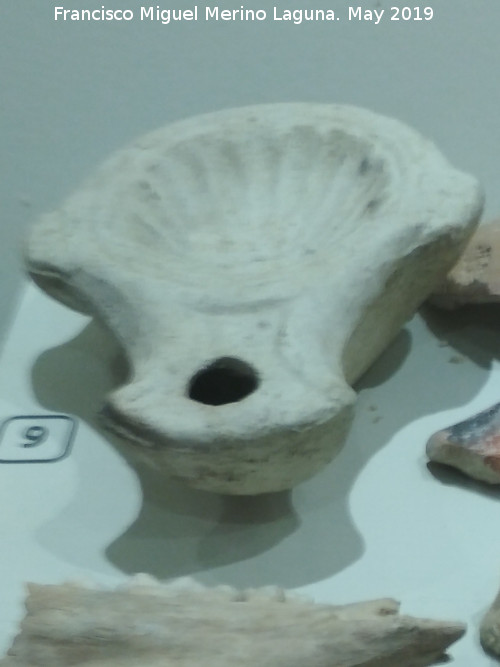 Cstulo. Torren Alba - Cstulo. Torren Alba. Lucerna con venera siglo I d.C. Museo Arqueolgico de Linares