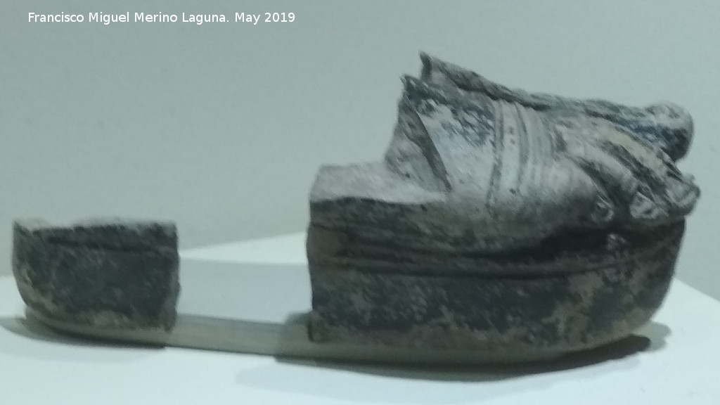 Cstulo. Torren Alba - Cstulo. Torren Alba. Ungentario. Siglos III-II a.C. Museo Arqueolgico de Linares