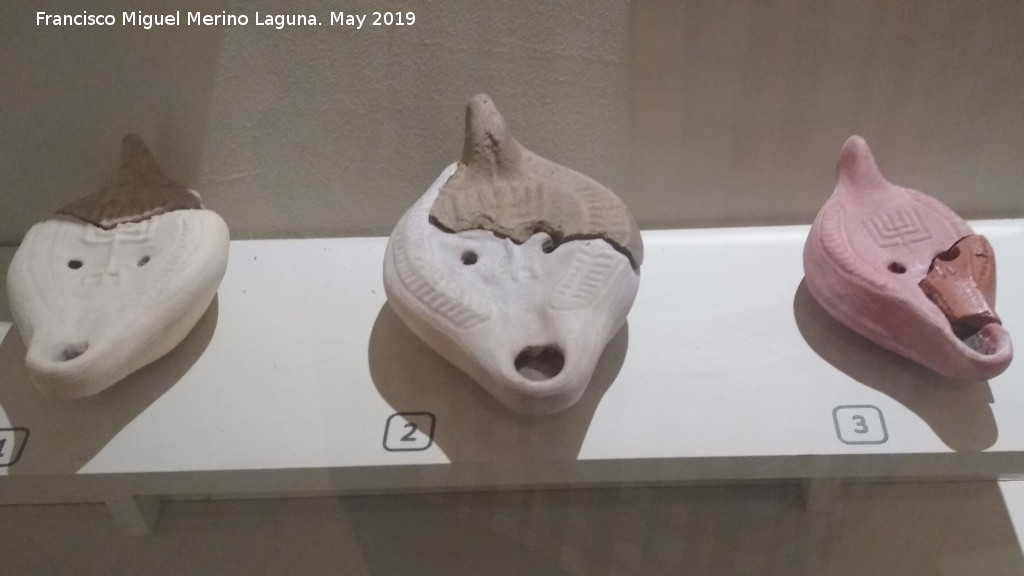 Cstulo. Judera - Cstulo. Judera. Lucernas con menor. Siglos IV-V d.C. Museo Arqueolgico de Linares