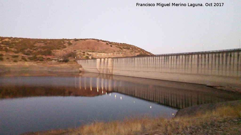 Pantano de la Fernandina - Pantano de la Fernandina. Presa