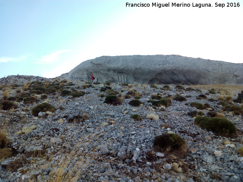 Rayal - Rayal. Paredes rocosas de su ladera noroeste