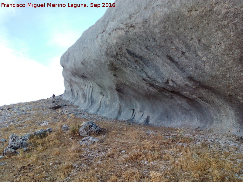 Rayal - Rayal. Paredes rocosas de su ladera noroeste