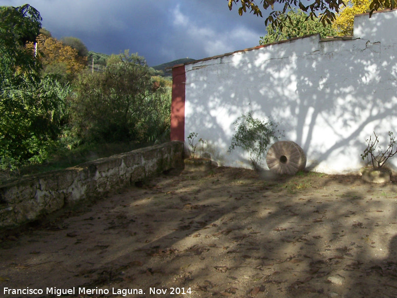 Molino de Puertollano - Molino de Puertollano. Piedra de molino y muro de piedra