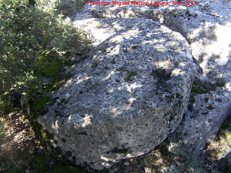 Cantera de Piedras de Molino de la Camua - Cantera de Piedras de Molino de la Camua. Piedra de molino a medio tallar