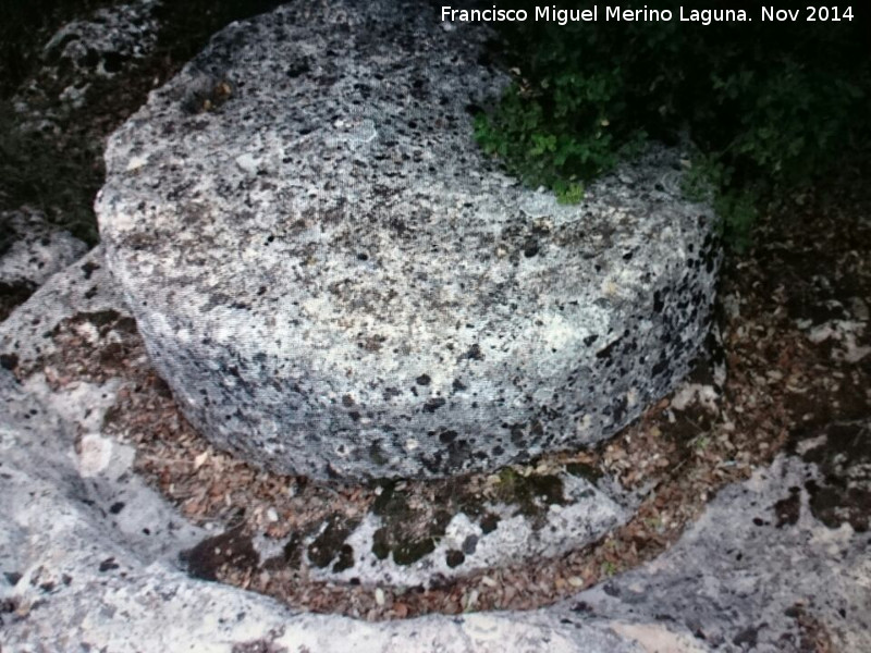 Cantera de Piedras de Molino de la Camua - Cantera de Piedras de Molino de la Camua. Piedra de molino a medio tallar