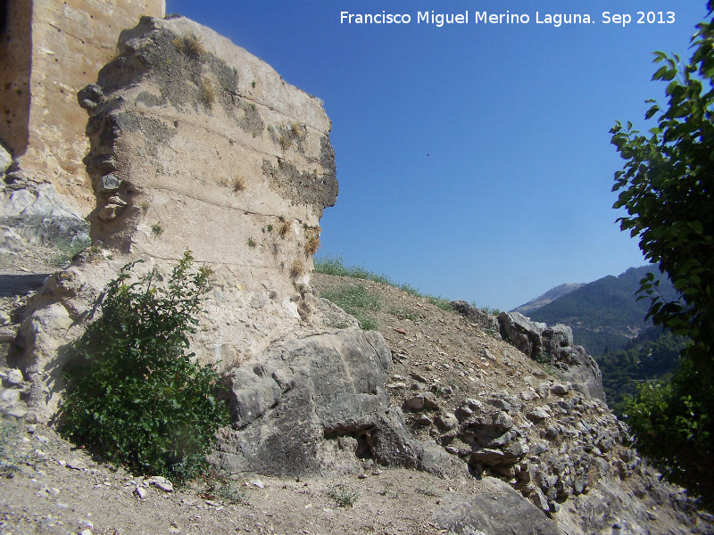 Castillo de La Iruela - Castillo de La Iruela. Murallas del segundo anillo