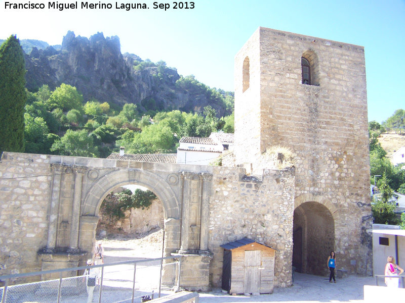 Castillo de La Iruela - Castillo de La Iruela. Torren-Puerta-Campanario