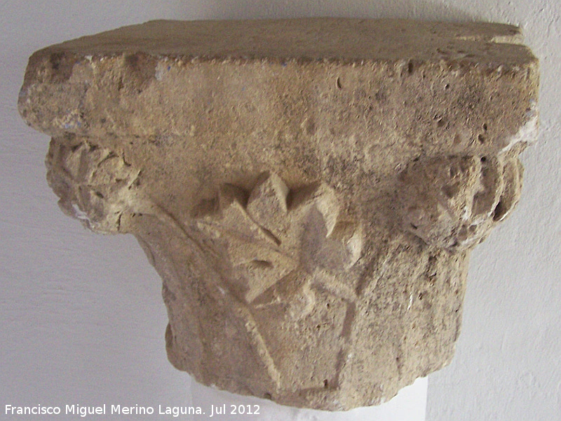 Castillo de Nubla - Castillo de Nubla. Capitel romano. Museo Arqueolgico de beda