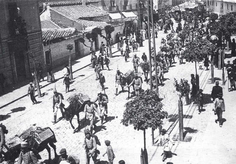 Historia de Linares - Historia de Linares. Desfile de cadetes