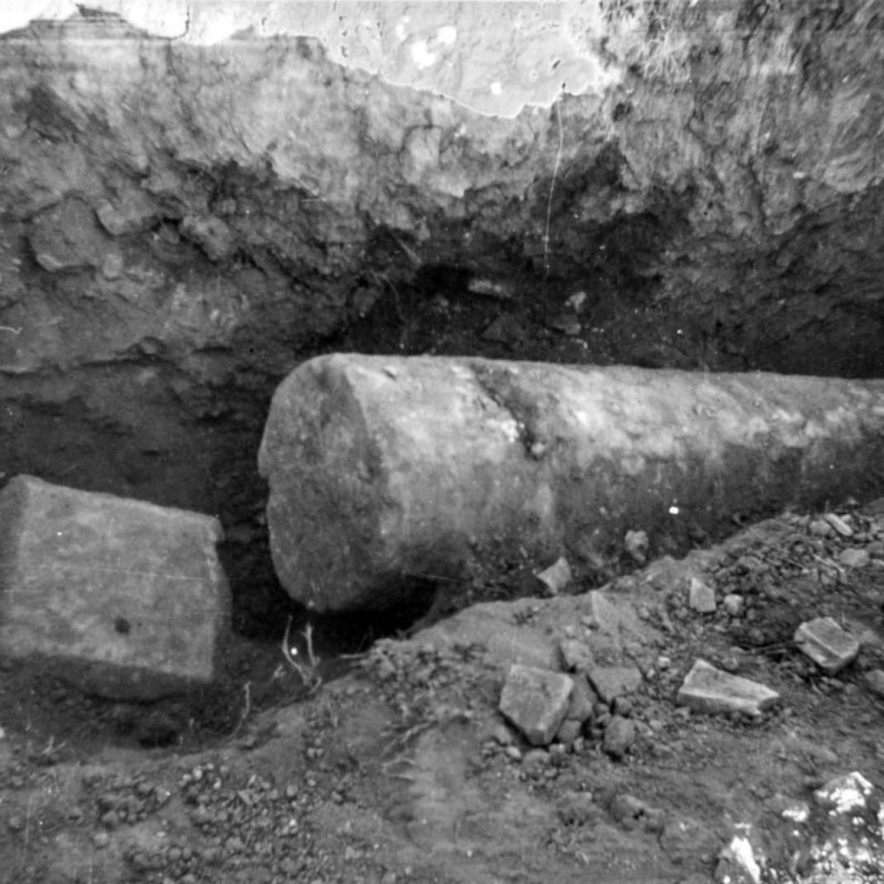 C�stulo - C�stulo. Descubrimiento de un capitel ibero foto antigua