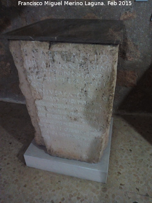 Cstulo - Cstulo. Pedestal con inscripcin siglo I. Museo Arqueolgico de Linares