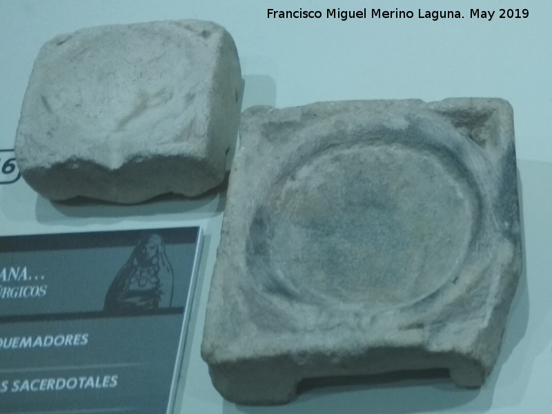 Cstulo - Cstulo. Pequeas aras, quemadores. Piedra. Siglos I-II d.C. - Museo Arqueolgico de Linares