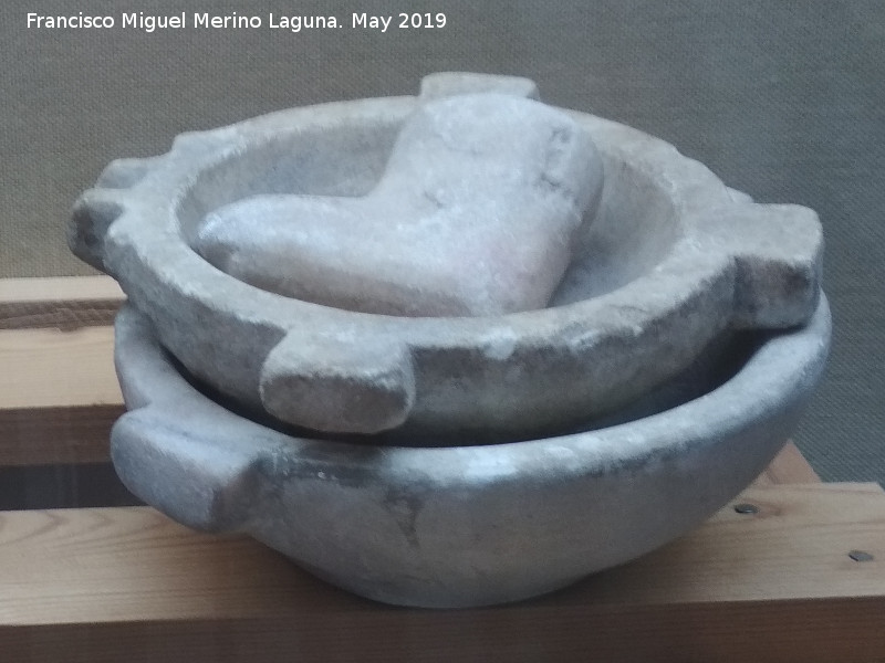 Cstulo - Cstulo. Morteros de mrmol. Siglos I-II d.C. Museo Arqueolgico de Linares