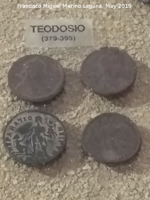 Cstulo - Cstulo. Ases de Teodosio I el Grande (379-392) Museo Arqeolgico de Linares