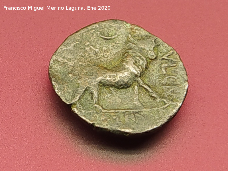 C�stulo - C�stulo. Divisor de C�stulo. Reverso: Toro parado y luna creciente. Museo Provincial de Ja�n