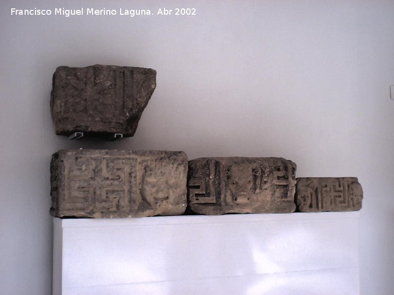 Cstulo - Cstulo. Frontones decorados con figuras geomtricas. Museo Arqueolgico de Linares