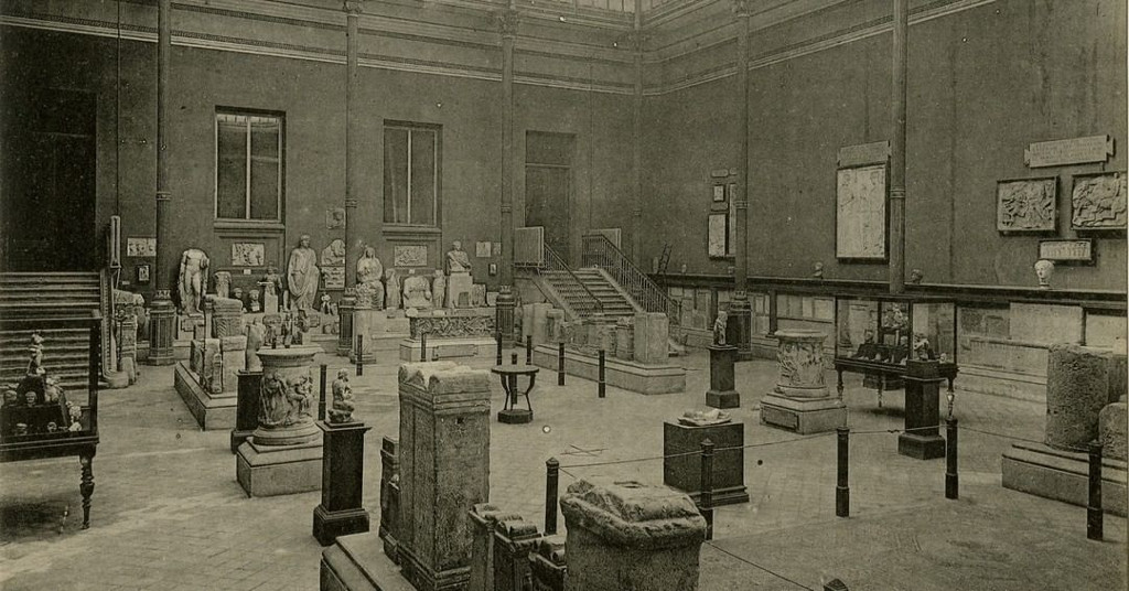 Museo Arqueolgico Nacional - Museo Arqueolgico Nacional. Postal antigua del Patio Romano